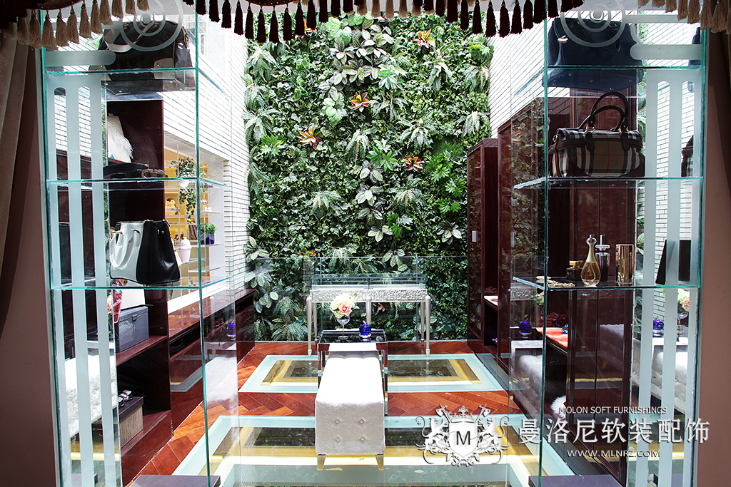東岸國際波普風格服飾館衣帽間